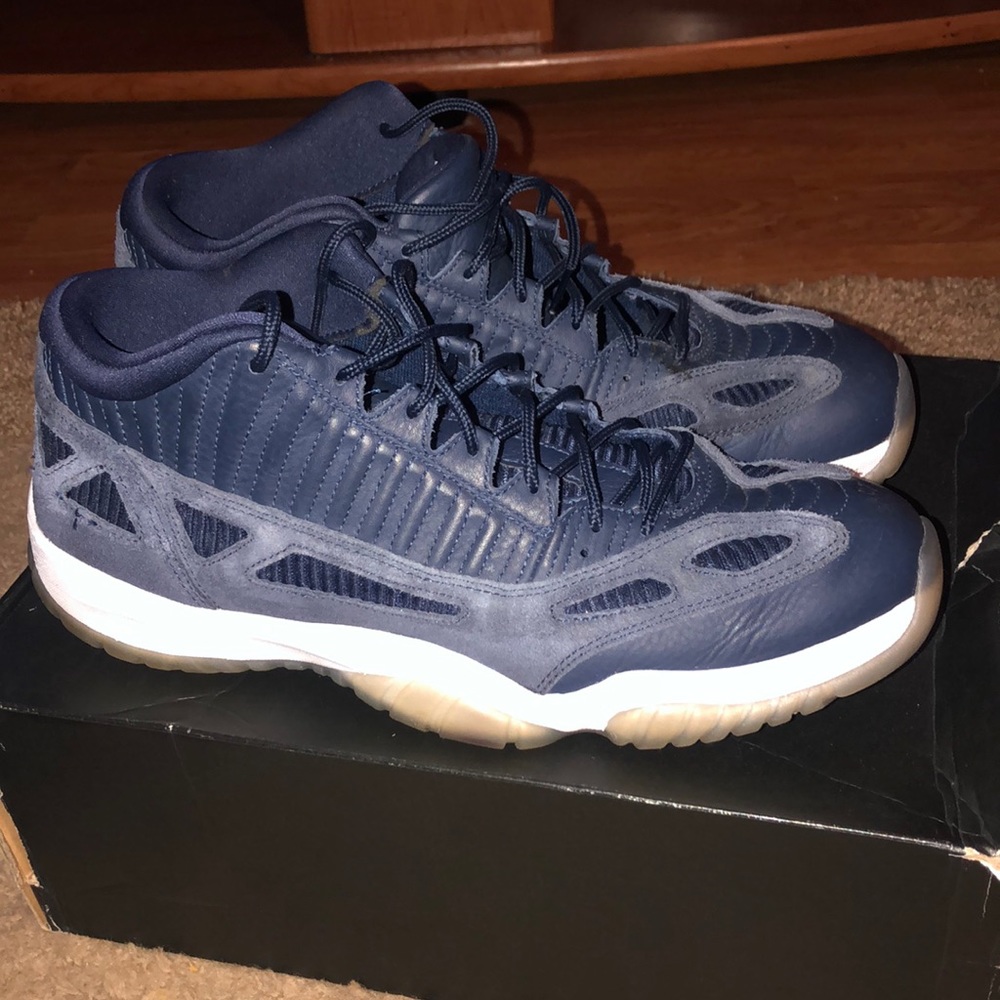 Jordan 11 retro low IE Obsidian